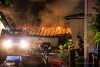 Großbrand bei Kamenz: Scheune steht in Flammen - Stallung brennt nieder: Angrenzendes Wohnhaus kann vor Feuer bewahrt werden