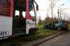 PKW übersieht Tram: Fahrerin (26) lebensgefährlich verletzt: Wagen mehrere Meter mitgeschleift - Tram mit Bremsassistent ausgestattet