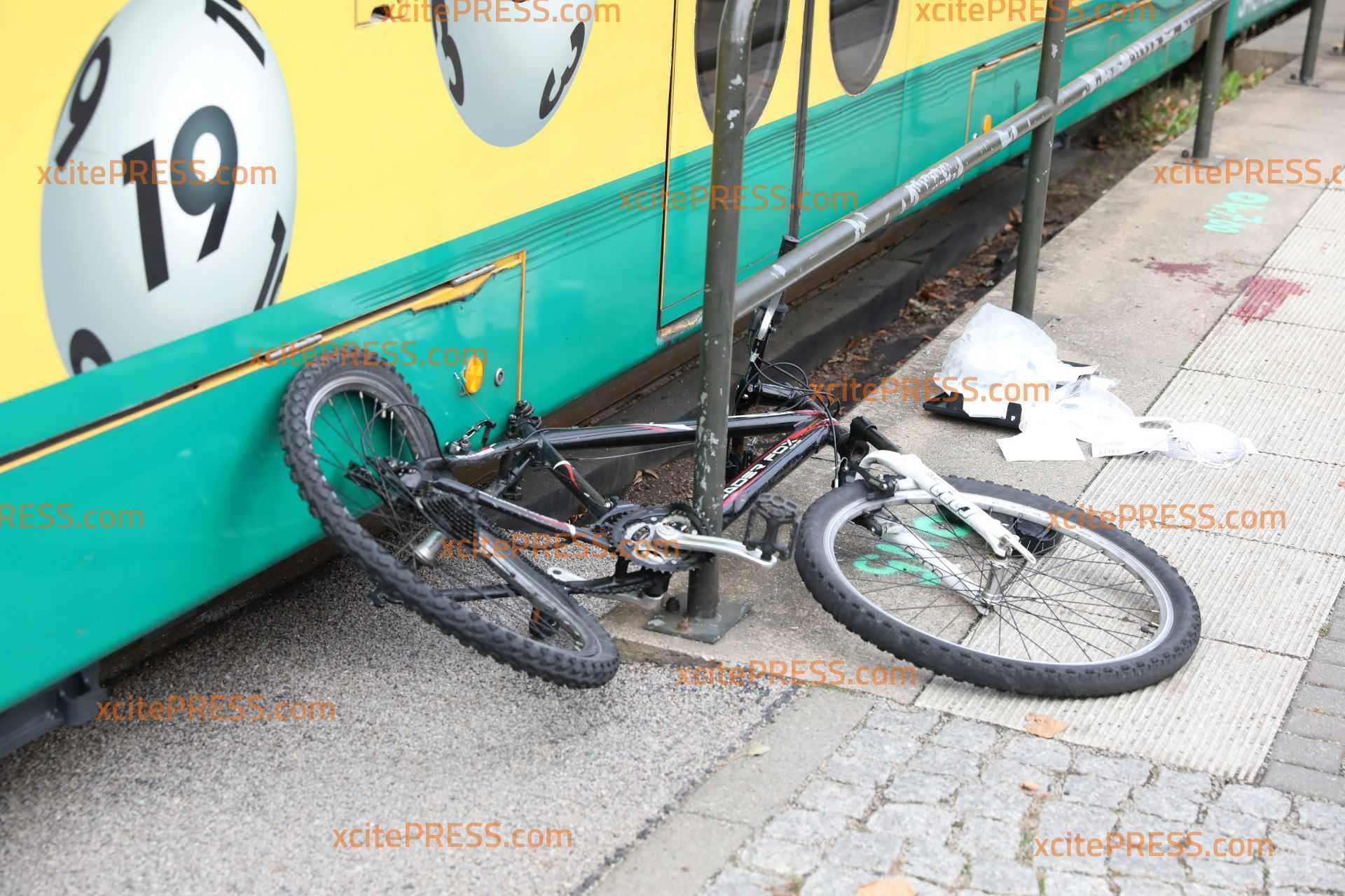 Junge (12) mit Rad von Straßenbahn erfasst: Schwer verletzt: Möglicherweise Tram übersehen