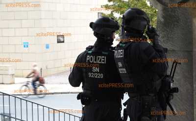 Nach Schießerrei in Halle: Verstärkte Sicherheitsvorkehrungen an Dresdner Synagoge : Polizei zeigt Präsenz