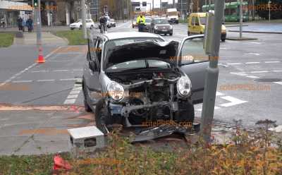 Unfall am Pirnaischen Platz: VW und Daihatsu kollidieren: 2 Verletzte