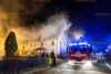 Zimmer gerät in Wohnhaus in Brand: Löscharbeiten gestalten sich schwierig