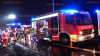 Missglücktes Überholmanöver im Starkregen: PKW kracht in Graben: Feuerwehr muss bei Dauerregen mit schwerem Gerät Fahrer befreien