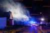 Carport gerät in Brand: Feuerwehr kann angrenzendes Gebäude retten