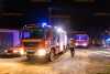 Carport gerät in Brand: Feuerwehr kann angrenzendes Gebäude retten
