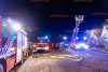 Carport gerät in Brand: Feuerwehr kann angrenzendes Gebäude retten