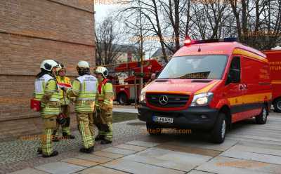 Großeinsatz: Brief mit verdächtigem Pulver in Amtsgericht: Feuerwehr mit vielen Einsatzkräften vor Ort