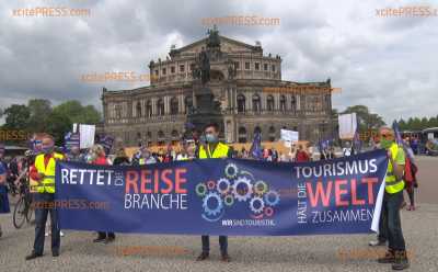 Erneute Demo der Reisebranche: Demonstrationszug von Reisebüros und Bus-Korso durch Innenstadt