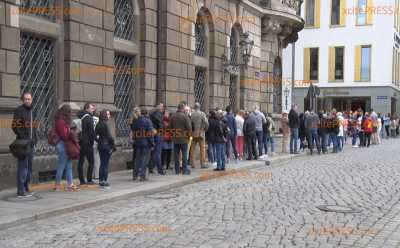 Endlich wieder Tourismus: Lange Schlangen vor Museen, viele Besucher bei Sehenswürdigkeiten: Sächsische Landeshauptstadt mit Pfingsten-Urlaubern Endlich wieder Tourismus: Lange Schlangen vor Museen, viele Besucher bei Sehenswürdigkeiten: Sächsische Landeshauptstadt mit Pfingsten-Urlaubern