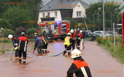 100 Liter auf den Quadratmeter in 30 Minuten - Dörfer versinken nach Starkregen: Unwetter ziehen über Oberpfalz - Feuerwehren im Dauereinsatz 100 Liter auf den Quadratmeter in 30 Minuten - Dörfer versinken nach Starkregen: Unwetter ziehen über Oberpfalz - Feuerwehren im Dauereinsatz