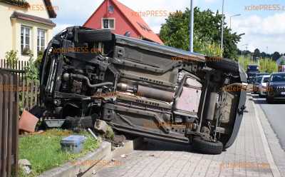 Vier Personen verletzt: PKW überschlägt sich nach schwerem Crash: Ursache möglicherweise Vorfahrtsfehler