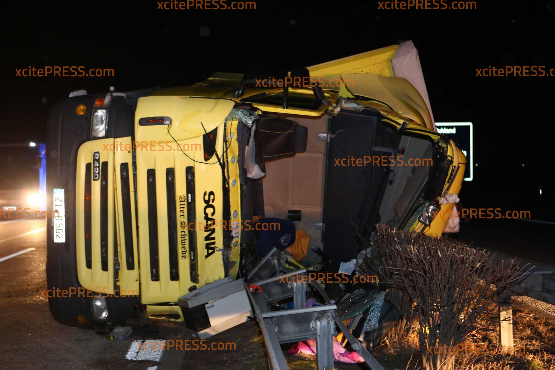 Orkantoter in Brandenburg: LKW kippt um: Fahrer eingeklemmt, im Führerhaus verstorben