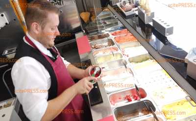 Mit Bratwurst-Senf-Eis gegen die Sommerhitze: Verrückte (Sommer?!-) Eissorten in sächsischer Eisdiele