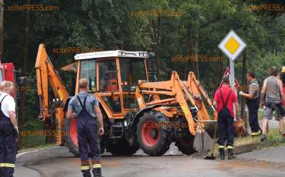Nach heftigem Unwetter über Mittelsachsen - Aufräumarbeiten mit schwerem Gerät: Wasserpegel sinken langsam wieder