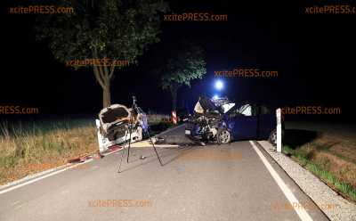 Unfall mit drei Fahrzeugen: Sieben Personen, darunter Kinder und eine Schwangere verletzt