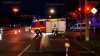 Bei "Rot" über die Ampel: PKW kollidiert mit Motorrad: Zwei Personen verletzt