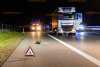 Panne kostet Autofahrer fast das Leben: Mann wurde von LKW auf Autobahn erfasst