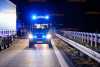 Panne kostet Autofahrer fast das Leben: Mann wurde von LKW auf Autobahn erfasst