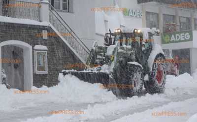 Extreme Schneemassen in Osttirol - Lawinenabgang in Prägraten: Höchste Lawinengefahr - viele Straßen gesperrt - Bürgermeister: 