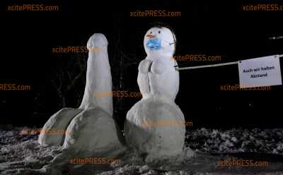 Wieder Schneepenisse! Schneekünstler haben wieder 