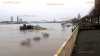 Hochwasser: Rhein knackt in Köln 8-Meter-Marke - Schifffahrt auf dem Rhein droht eine Zwangspause: Erste Absperrungen am Altstadtufer aufgestellt