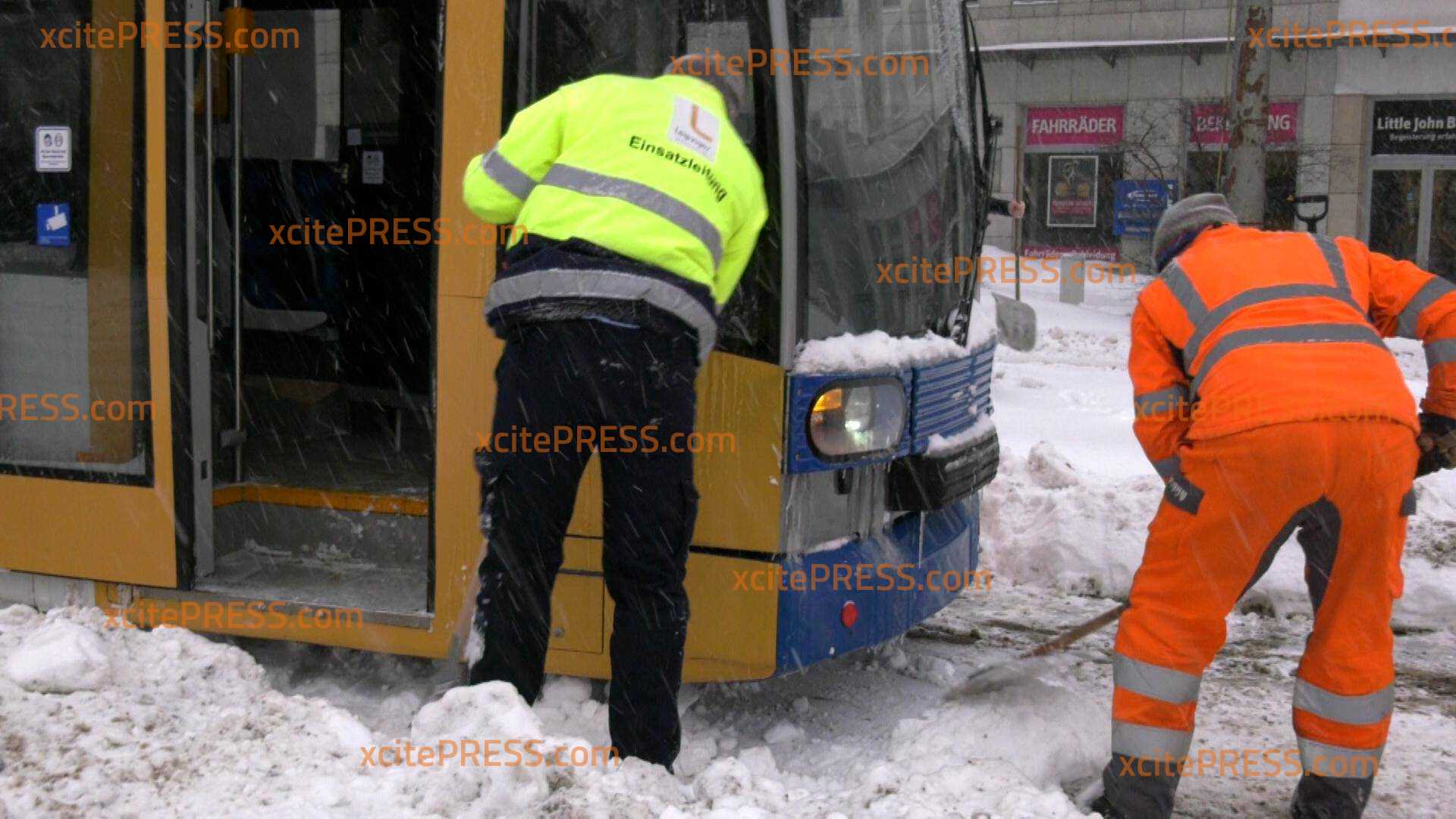 Leipziger Verkehrsbetriebe stellen Betrieb ein: Vor allem Schneeverwehungen machen dem ÖPNV zu schaffen 