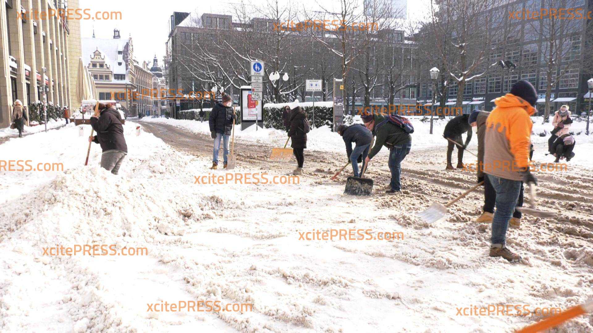 Leipziger Gastronomen helfen beim Schneeschaufeln: Aus Not Tugend gemacht - freiwillige Aktion im Lockdown durch 