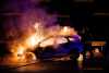 Auto gerät auf der Autobahn in Brand: Fahrzeug steht bei Ankunft der Feuerwehr vollkommen in Flammen!