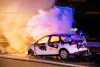 Auto gerät auf der Autobahn in Brand: Fahrzeug steht bei Ankunft der Feuerwehr vollkommen in Flammen!