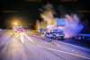 Auto gerät auf der Autobahn in Brand: Fahrzeug steht bei Ankunft der Feuerwehr vollkommen in Flammen!