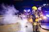Auto gerät auf der Autobahn in Brand: Fahrzeug steht bei Ankunft der Feuerwehr vollkommen in Flammen!