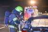Auto gerät auf der Autobahn in Brand: Fahrzeug steht bei Ankunft der Feuerwehr vollkommen in Flammen!
