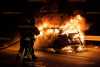 Auto gerät auf der Autobahn in Brand: Fahrzeug steht bei Ankunft der Feuerwehr vollkommen in Flammen!