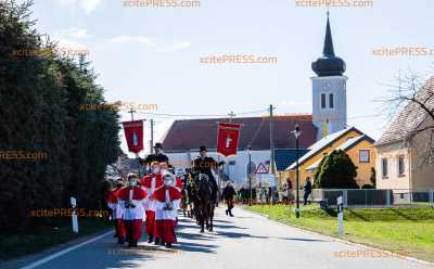 Traditioneller Brauchtum trotz Corona: Hunderte Osterreiter gehen sorbischem Osterbrauch in Sachsen nach: Routen der Reiter wurden vorher nicht bekannt gegeben um Besucher fernzuhalten