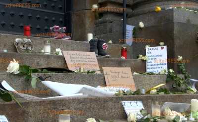 Blumen vor Gericht niedergelegt: Solidarisierung mit 