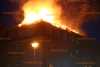 Nach Brand in Mehrfamilienhaus: Eigentümer kritisiert Einsatzkräfte: Landkreis untersuchte Feuerwehreinsatz in Arnsdorf genau