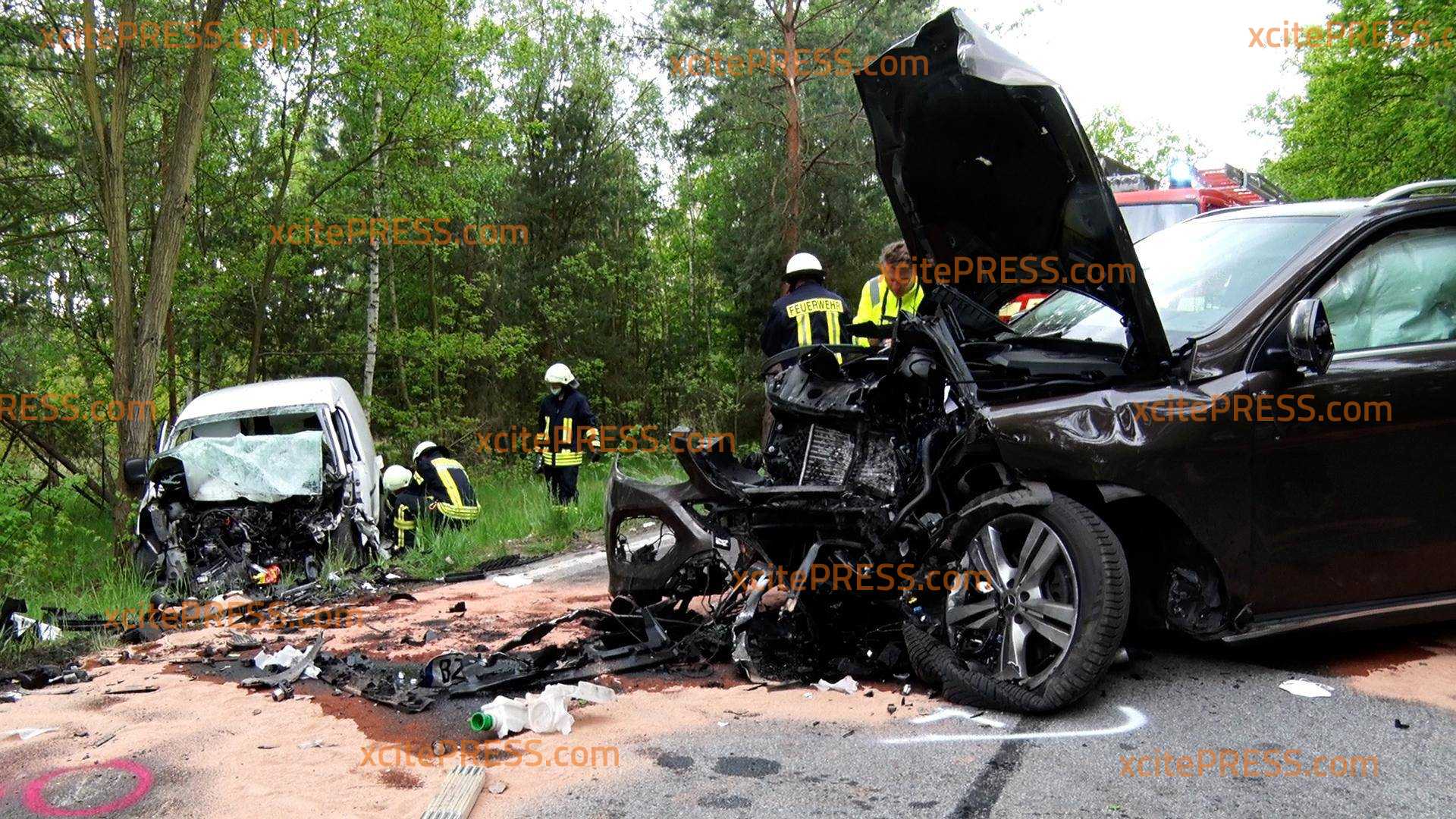 Tödlicher Frontalcrash: Mercedes kommt in Gegenverkehr: Unfallgegner sofort tot, vermeintlicher Verursacher verstirbt später im Krankenhaus