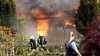 Mehrere Lagerhallen in Brand: Feuerwehr im Großeinsatz: Feuer breitete sich rasant aus und drohte auf Wohnhäuser zu greifen