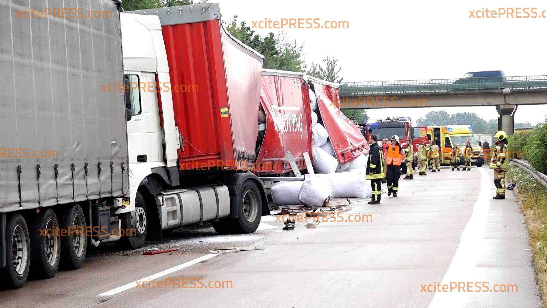 Schwerer LKW-Unfall: Zwei Verletzte: Großaufgebot von Einsatzkräften, Rettungshubschrauber im Einsatz