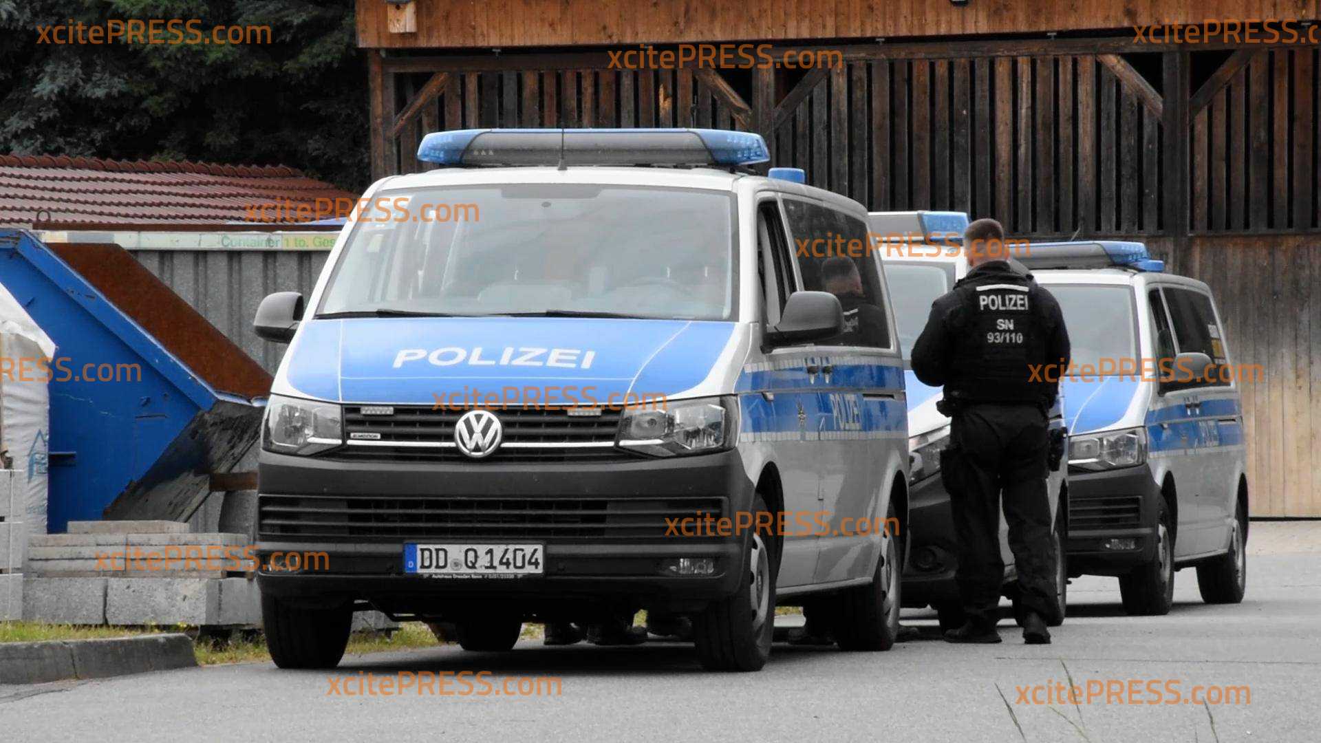  Polizeieinsatz! Frau (65) will sich offenbar in die Luft sprengen: Großaufgebot von Einsatzkräften, Haus sollte zwangsgeräumt werden