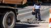 Baustellen-LKW überrollt Fahrrad: Radfahrerin (77) schwerst verletzt