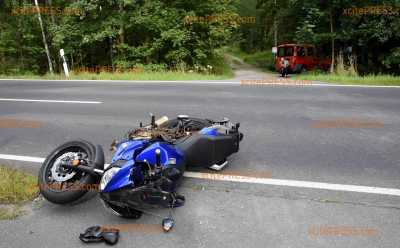 Kradfahrer kracht auf Transporter: Biker muss in Klinik geflogen werden