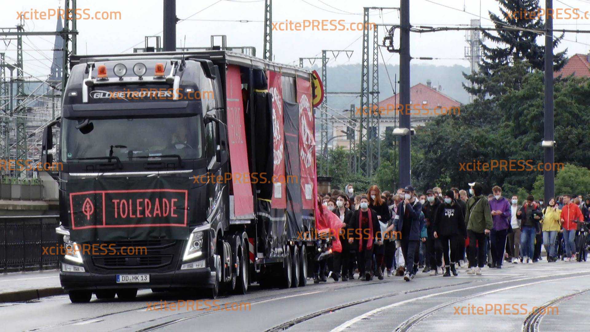 Rave gegen rechts: Hunderte tanzen zu Dresdner Parade der Vielfalt 