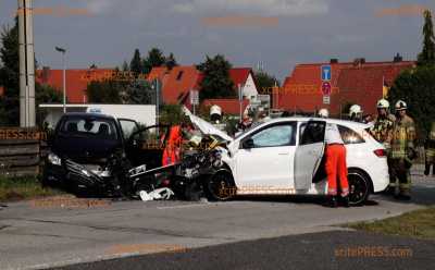 Schwerer Frontalcrash: Zwei Verletzte: Bundesstraße voll gesperrt