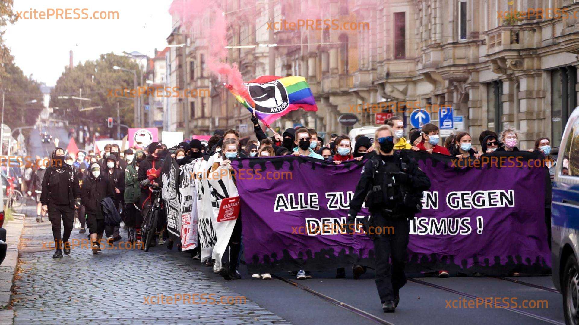 PEGIDA-Jahrestag von Gegenprotesten begleitet: Hunderte protestieren gegen extremistische Bewegung