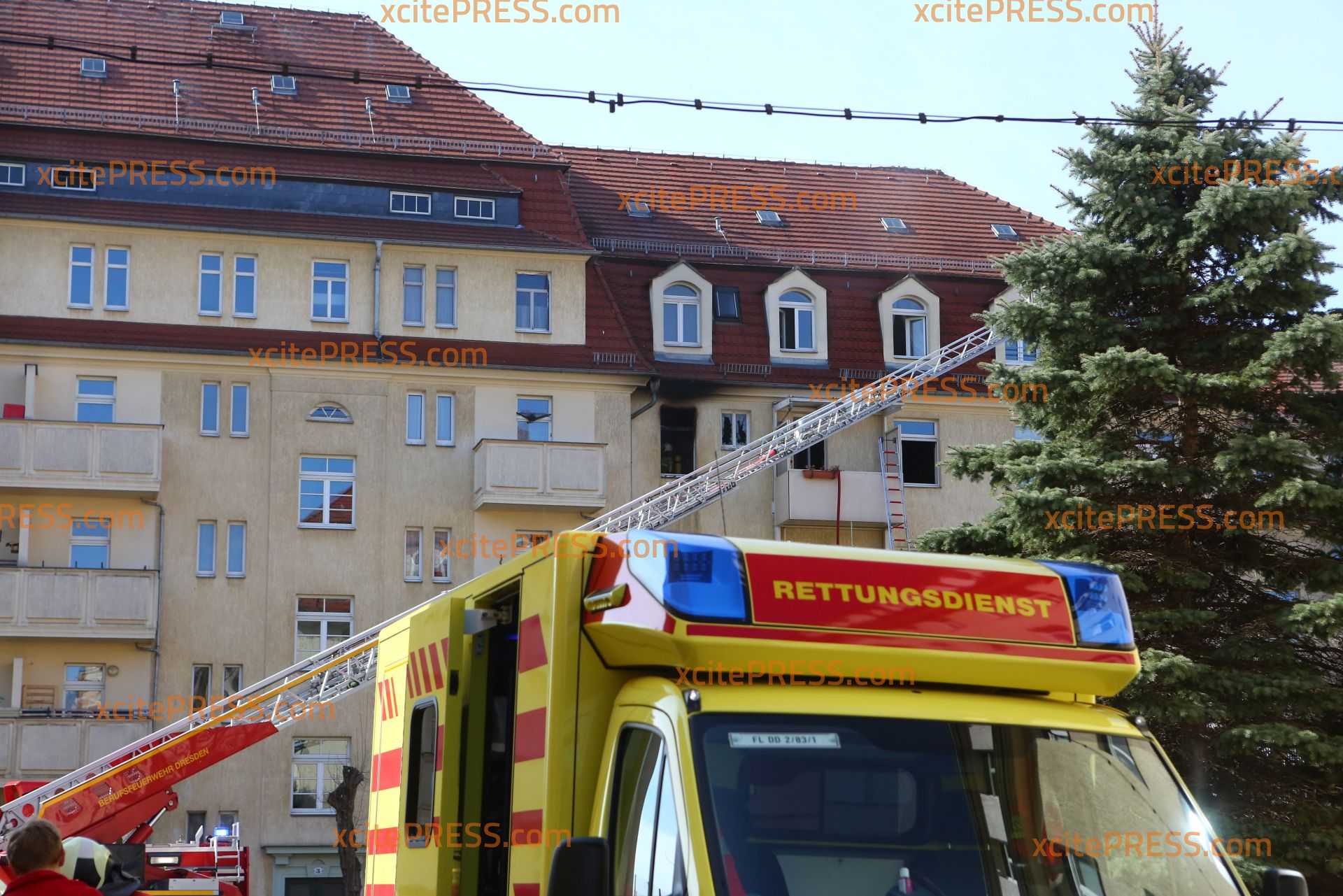Brand in Dresden-Löbtau: 2 Verletzte: Großaufgebot von Feuerwehr und Rettungsdienst