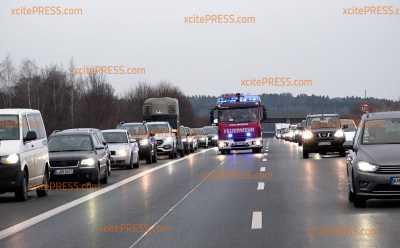 Reisewelle nach den Feiertagen: Unfall mit 7 Fahrzeugen auf der A4: Großaufgebot von Feuerwehr und Rettungsdienst im Einsatz