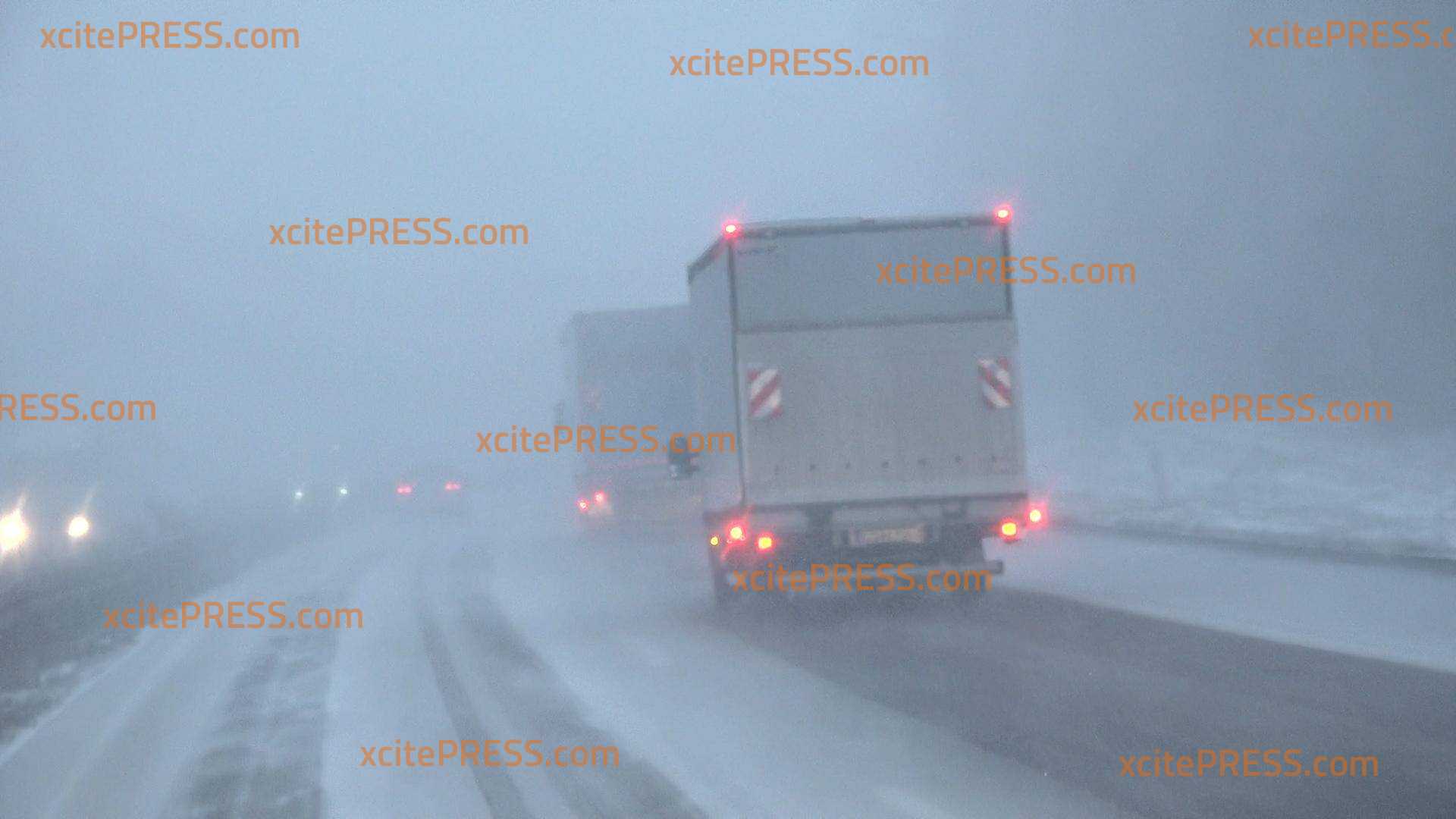 Kurz aber heftig: Schneesturm zieht über Sachsen: Schlechte Sicht und glatte Straßen behindern den Verkehr