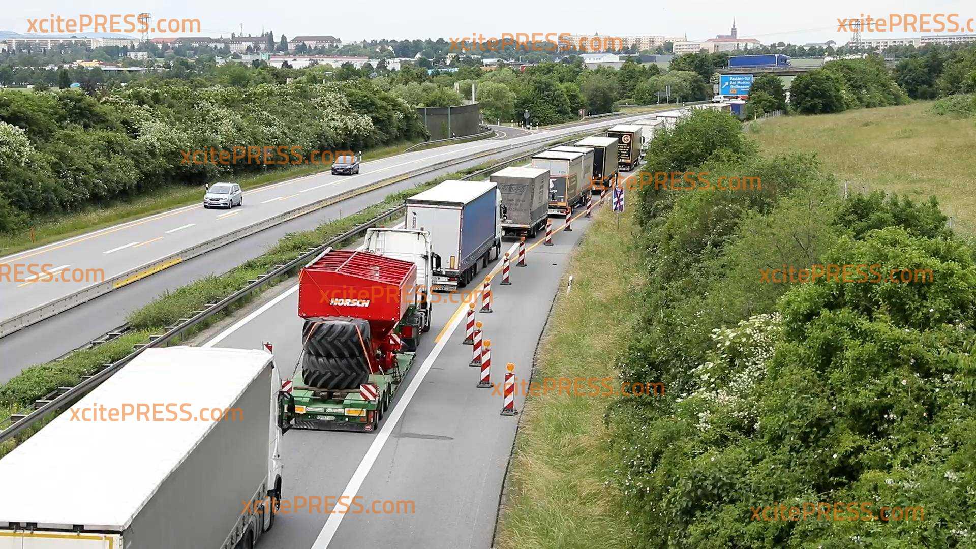 Mega-Stau nach Pfingsten: LKW und PKW stauen sich auf mehr als 40 Kilometer: Auch Ausweichstrecken überlastet, Grund vor allem Rückreiseverkehr aus Polen