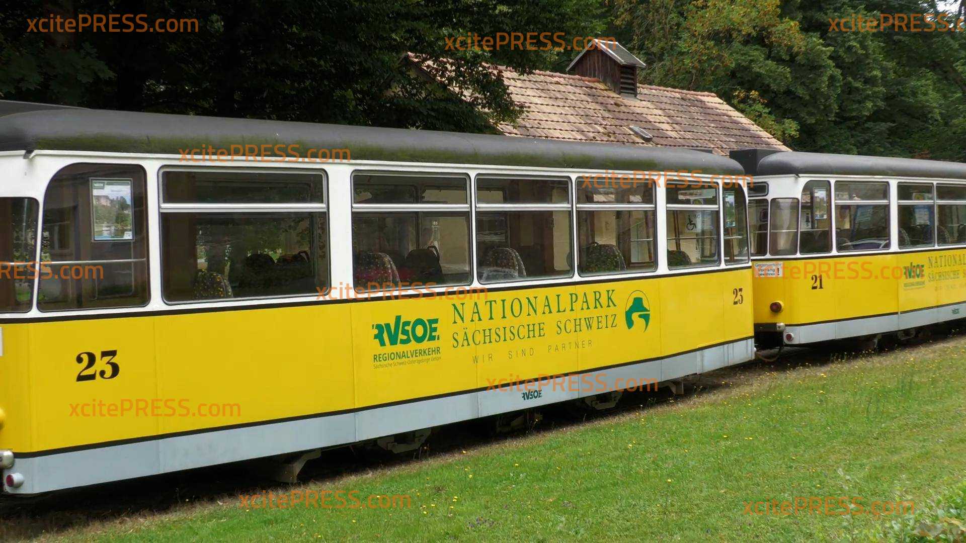 Brand in Sächsischer Schweiz bremst Tourismus aus: Kirnitzschtalbahn steht still: Touristen sollen so von Einsatzgebiet ferngehalten werden